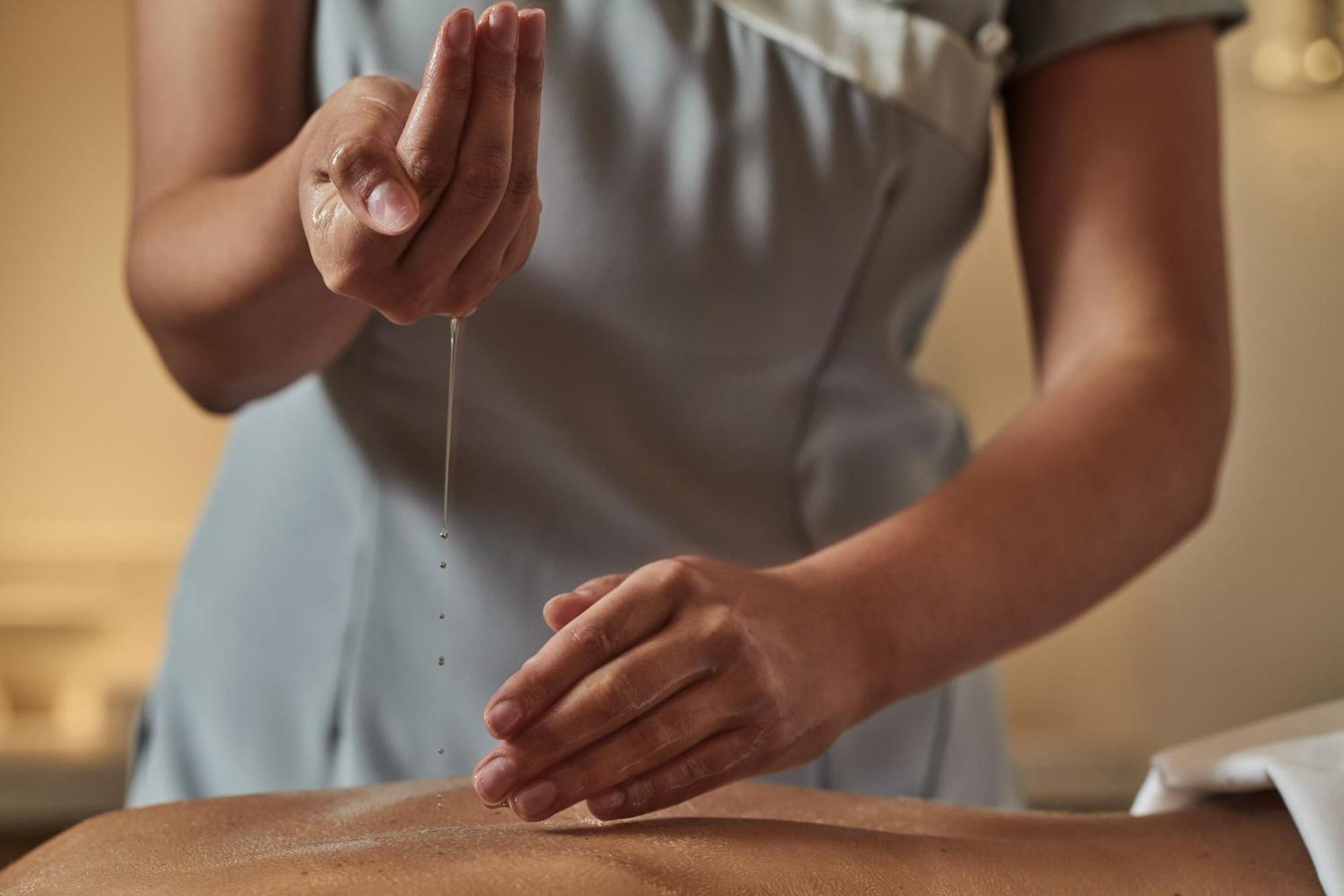 City Of Dreams Mediterranean - Integrated Resort, Casino & Entertainment Лимасол Екстериор снимка Massage with oil