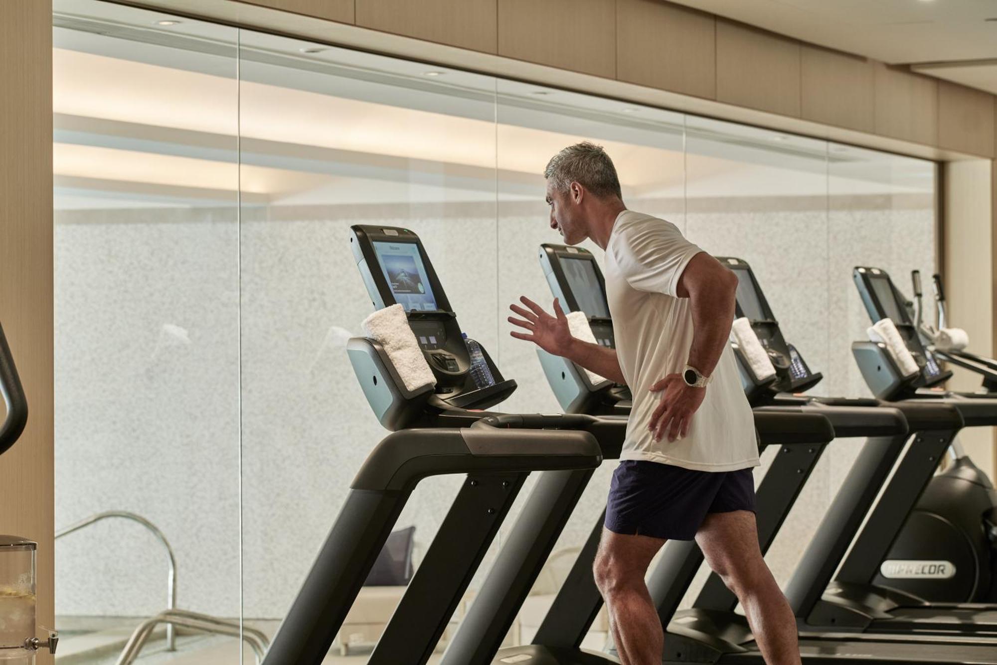 City Of Dreams Mediterranean - Integrated Resort, Casino & Entertainment Лимасол Екстериор снимка A treadmill