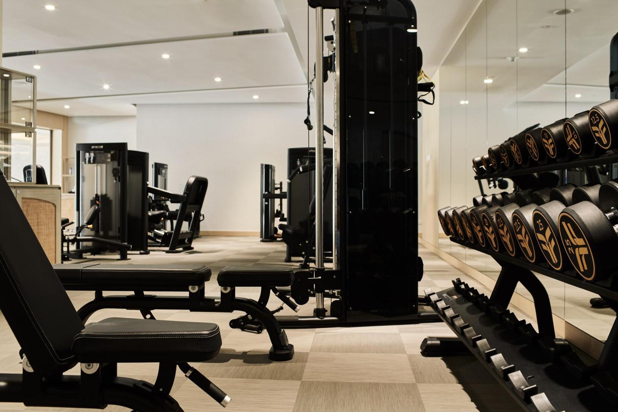 City Of Dreams Mediterranean - Integrated Resort, Casino & Entertainment Лимасол Екстериор снимка The gym at The Dorchester