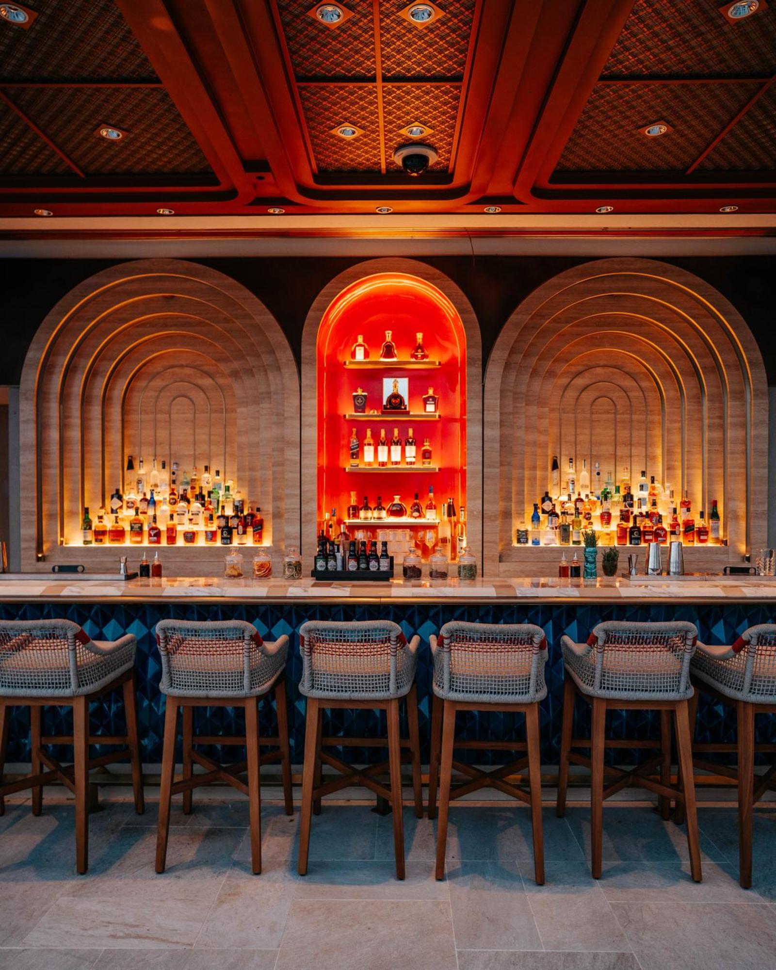 City Of Dreams Mediterranean - Integrated Resort, Casino & Entertainment Лимасол Екстериор снимка The bar at the 1919