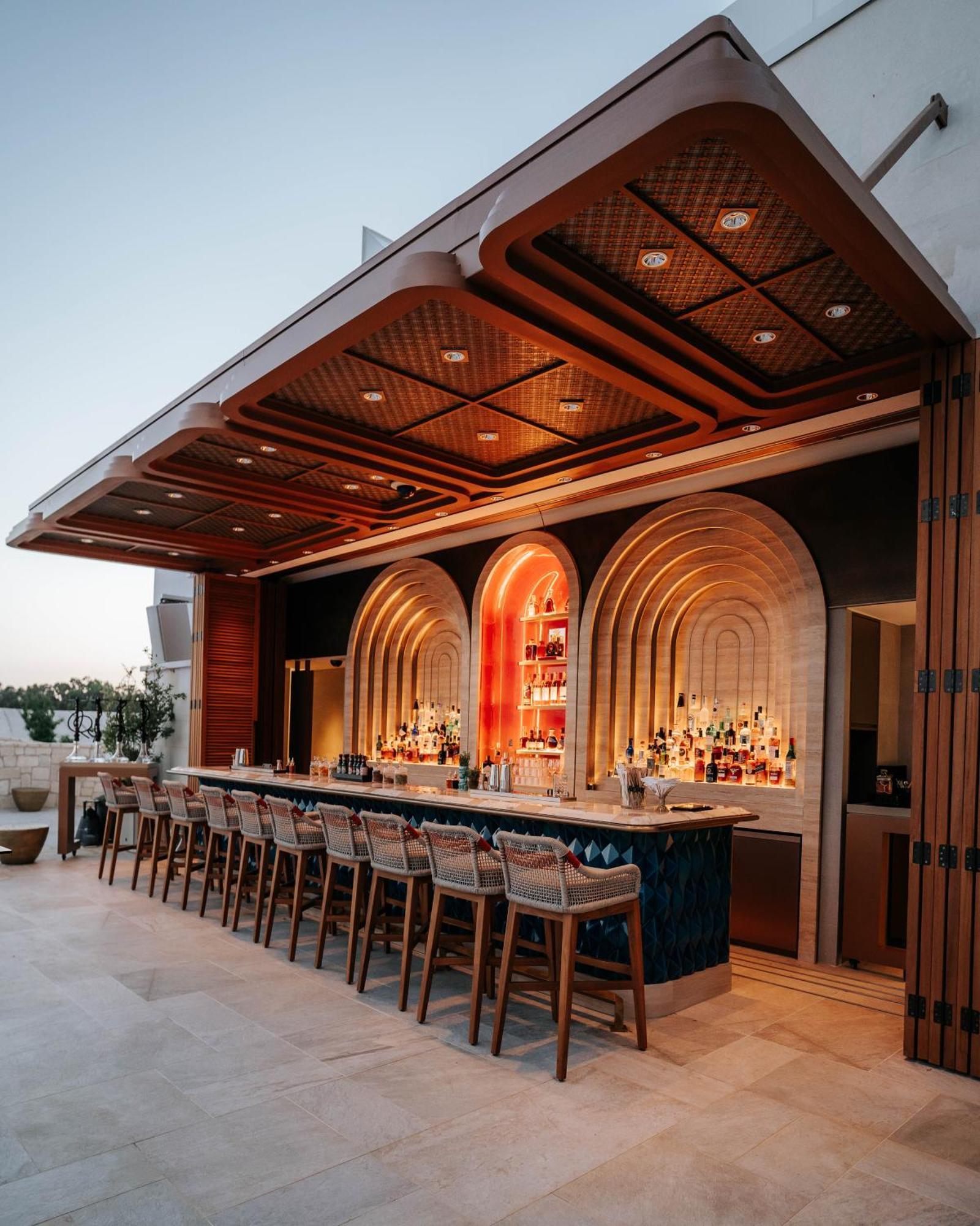 City Of Dreams Mediterranean - Integrated Resort, Casino & Entertainment Лимасол Екстериор снимка The rooftop bar at the hotel