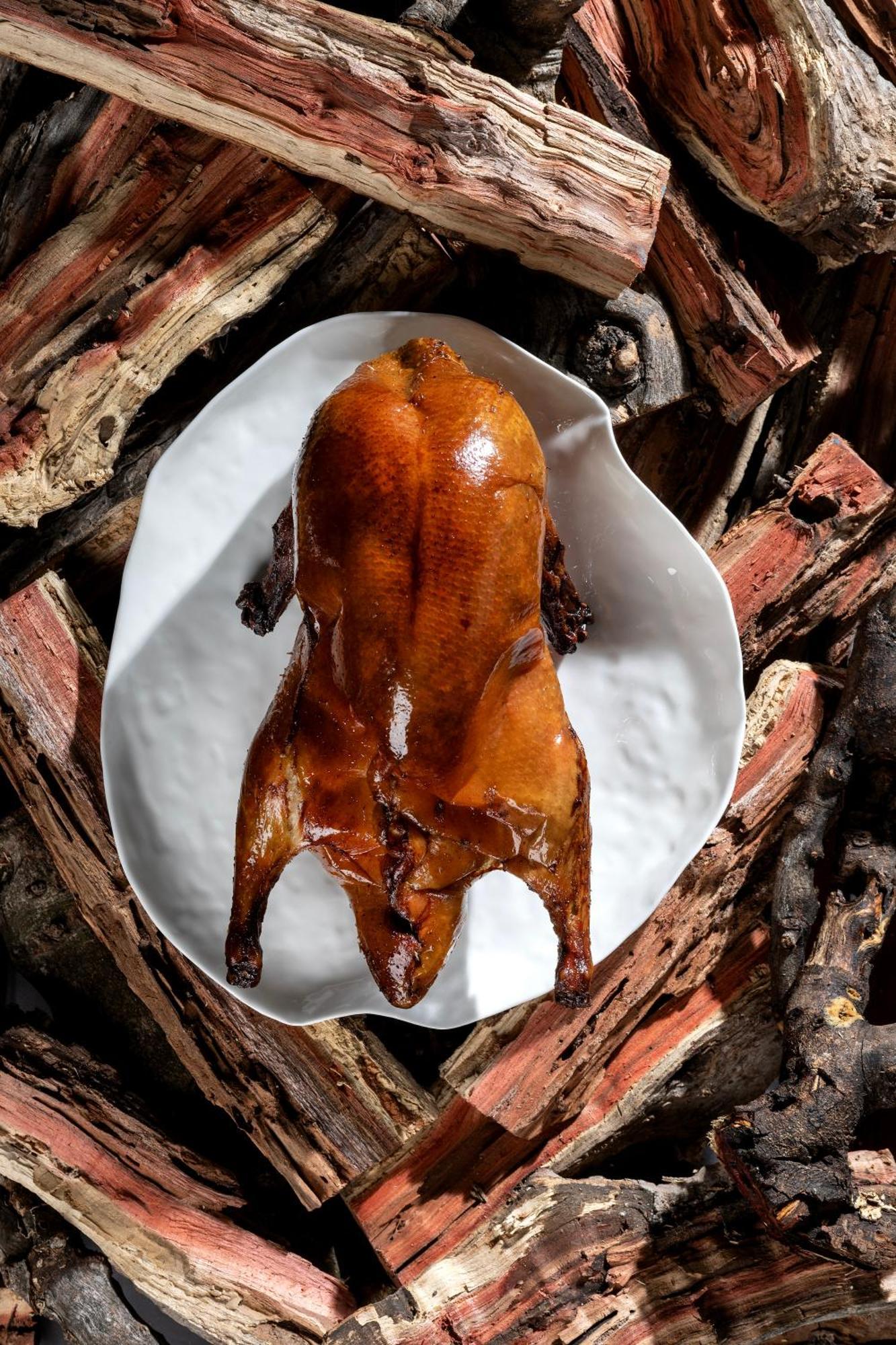 City Of Dreams Mediterranean - Integrated Resort, Casino & Entertainment Лимасол Екстериор снимка A whole Peking duck