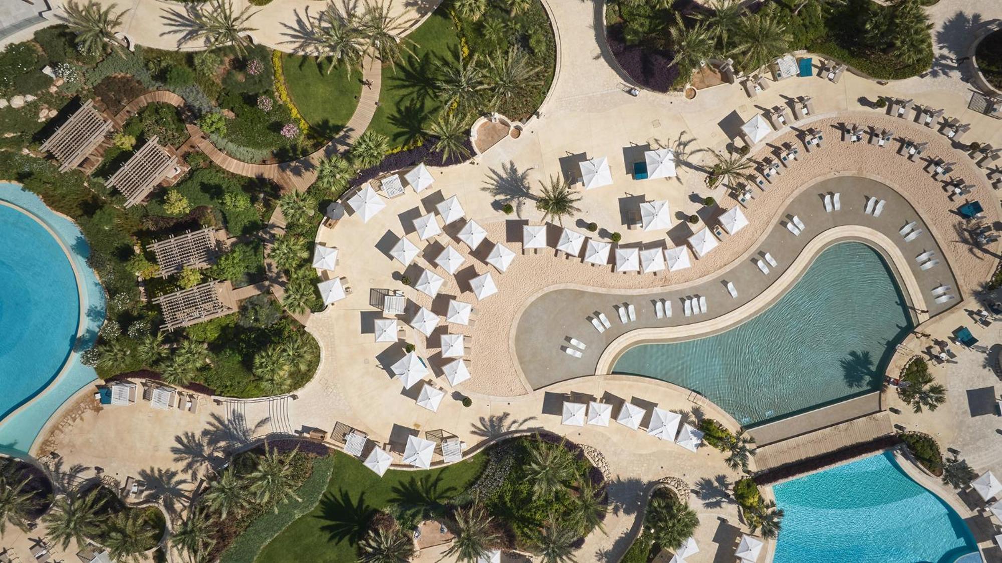 City Of Dreams Mediterranean - Integrated Resort, Casino & Entertainment Лимасол Екстериор снимка Aerial view of the pool area