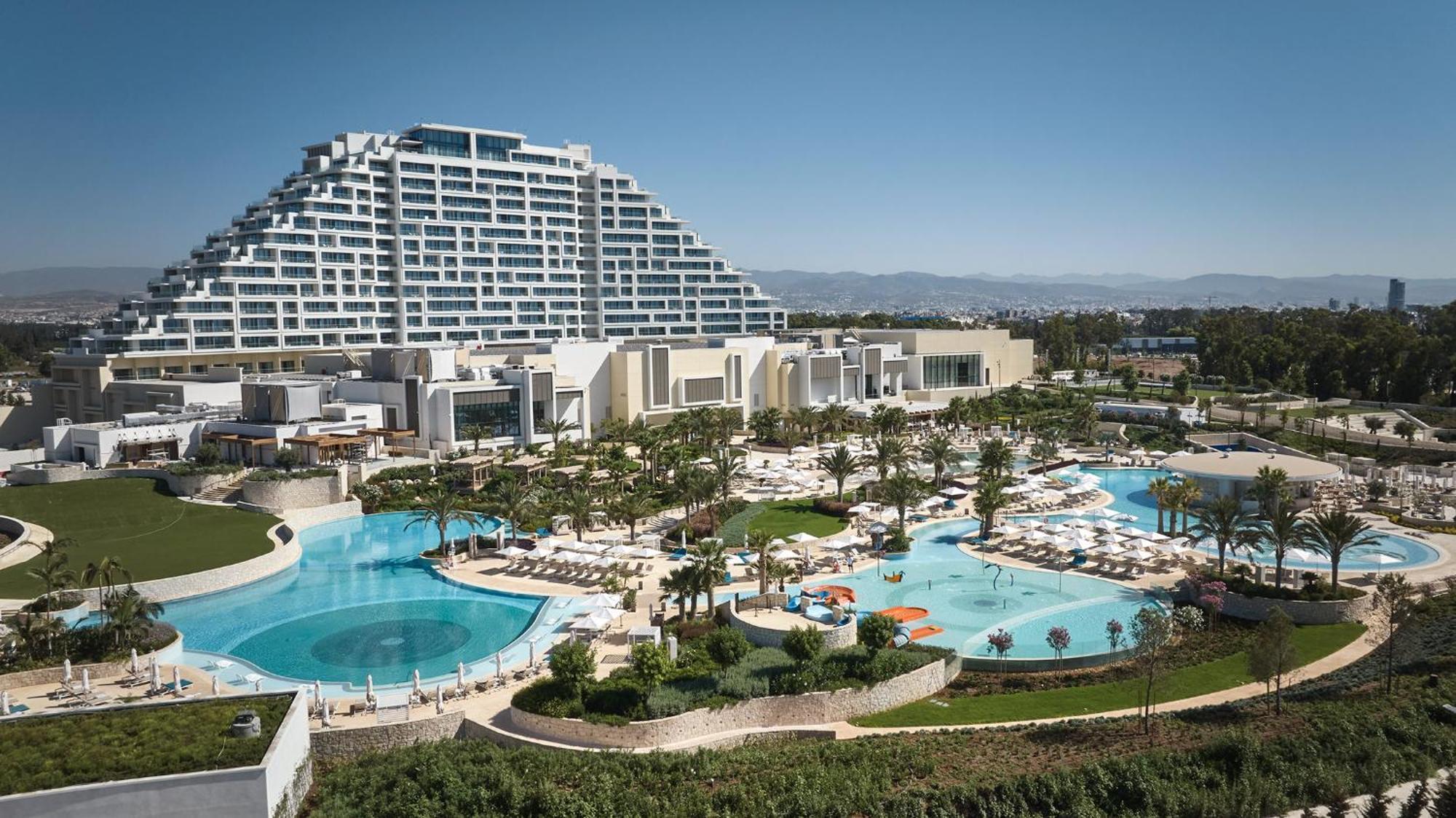 City Of Dreams Mediterranean - Integrated Resort, Casino & Entertainment Лимасол Екстериор снимка The Atlantis Resort