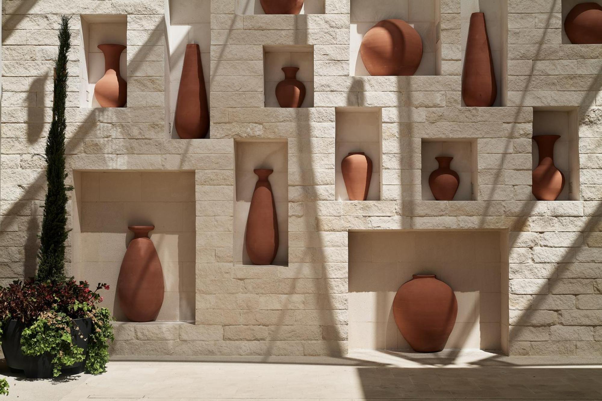 City Of Dreams Mediterranean - Integrated Resort, Casino & Entertainment Лимасол Екстериор снимка Terracotta vases at the entrance of the museum