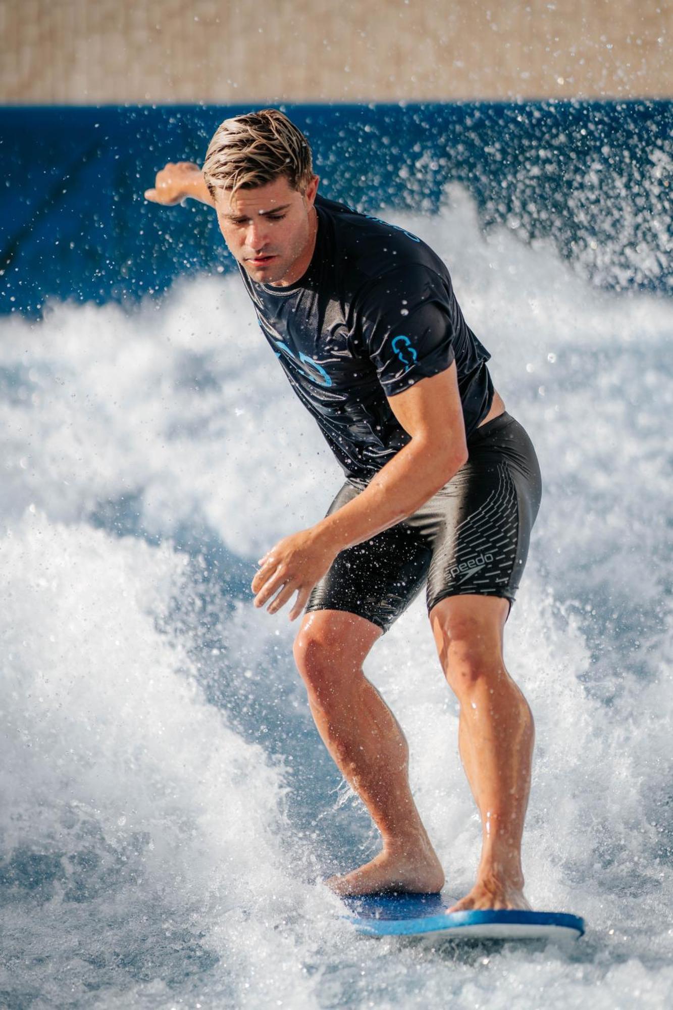 City Of Dreams Mediterranean - Integrated Resort, Casino & Entertainment Лимасол Екстериор снимка A surfer wearing a wetsuit