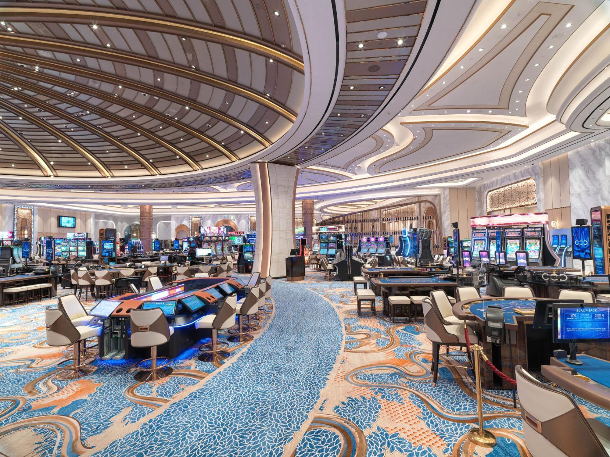 City Of Dreams Mediterranean - Integrated Resort, Casino & Entertainment Лимасол Екстериор снимка The casino floor at Wynn Las Vegas